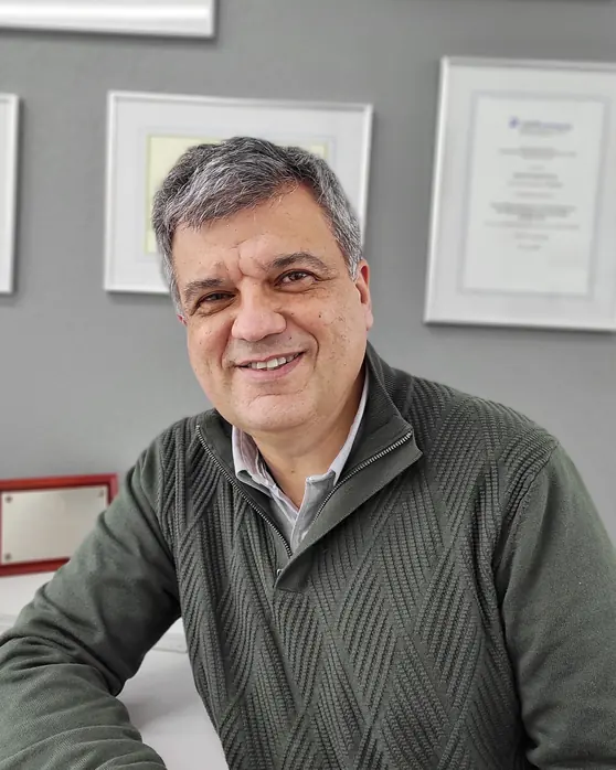 Josep Fàbregas i Roura, arquitecte tècnic d’A5nou, somrient al despatx